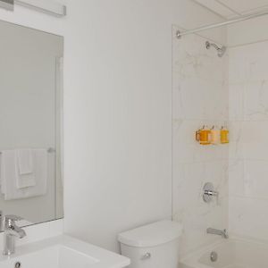 Queen Studio Apartment Non-Smoking